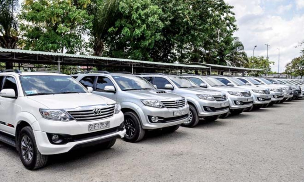 Dịch vụ cho thuê xe có tài xế cam kết đúng giờ, giá cả minh bạch, xe đời mới