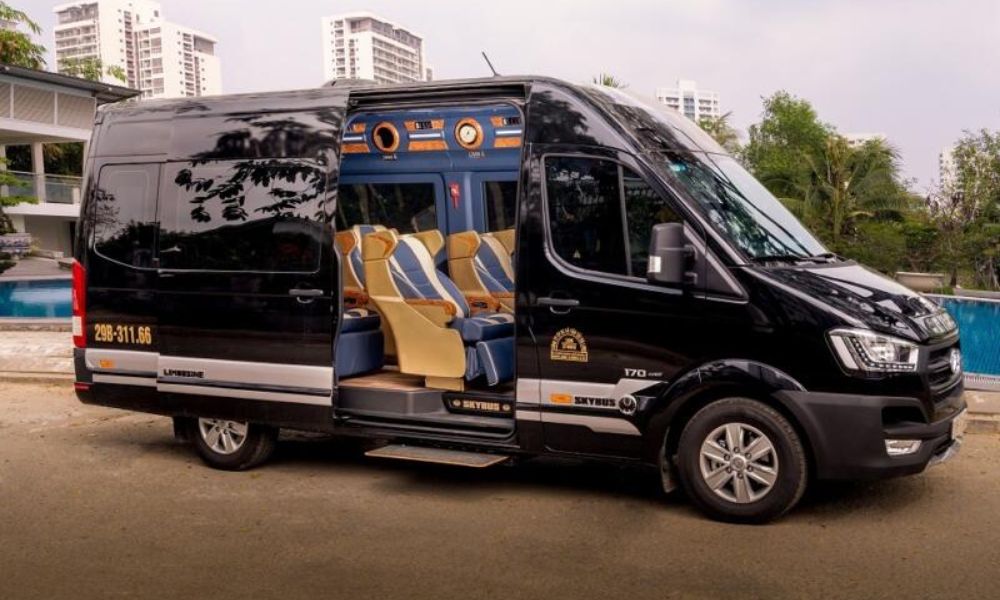 Xe limousine đời mới, chạy êm giúp quý khách thoải mái trên hành trình từ Vũng Tàu - Sài Gòn