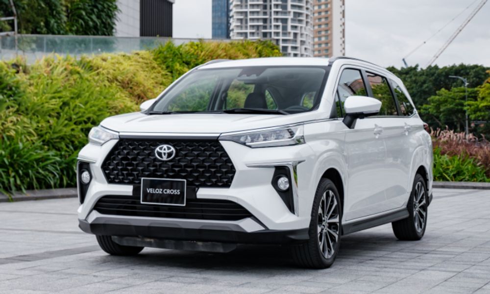 Thuê xe 7 chỗ có tài xế cũng là phương án thuê được ưa chuộng, phù hợp với nhóm 6 người